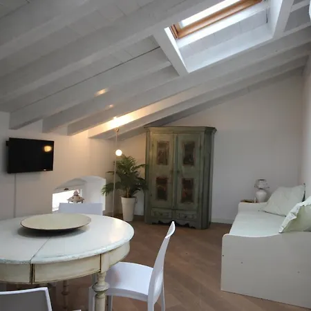 Mansarda Di Alice Apartmán Desenzano del Garda